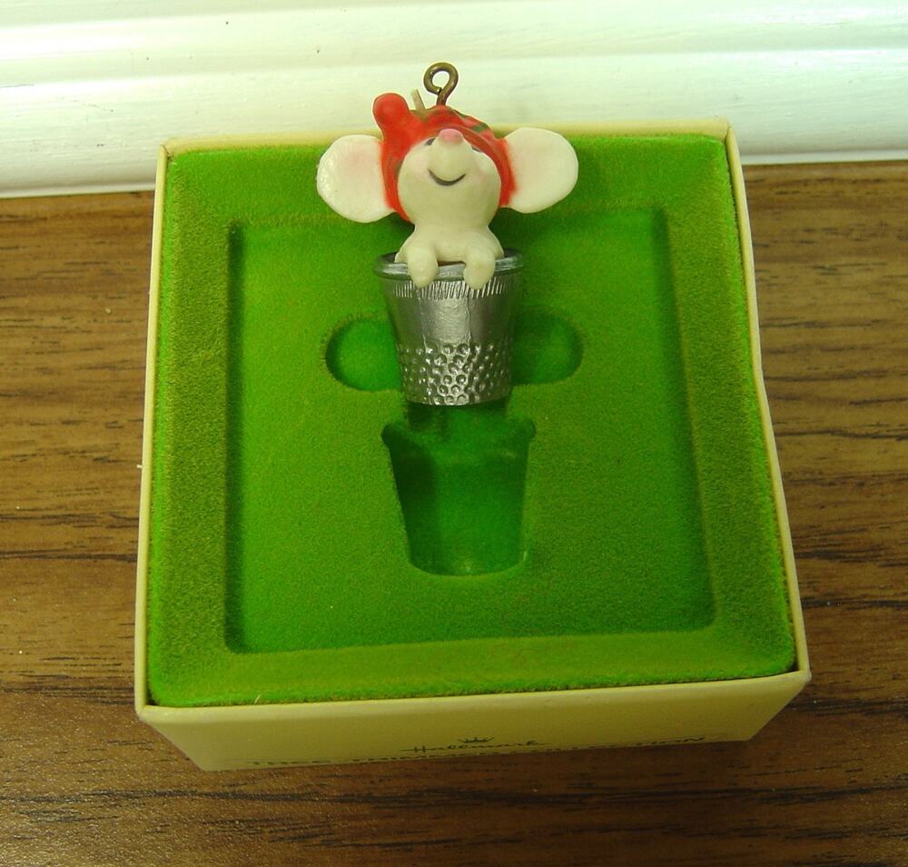 VINTAGE HALLMARK ORNAMENT-TREE TRIMMER-MOUSE IN A THIMBLE-1978-1ST IN THE SERIES